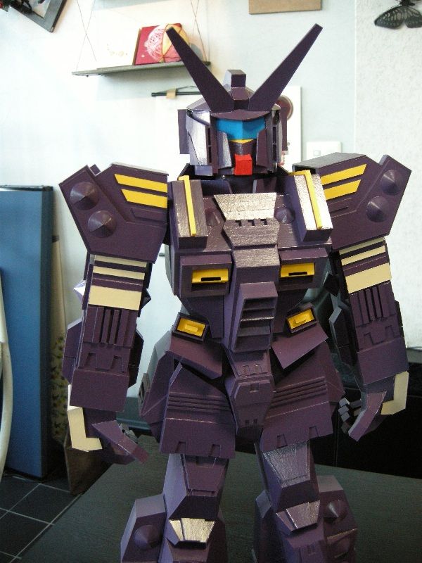 紙製ロボット（紫色厚紙）