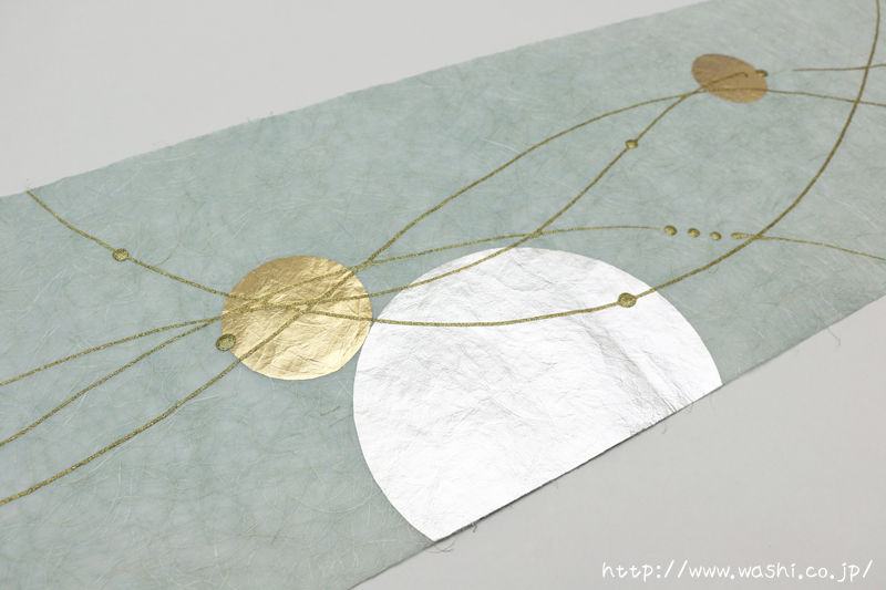 淡い水色ベースに金銀箔をあしらった創作デザイン和紙（デザイン部分アップ）