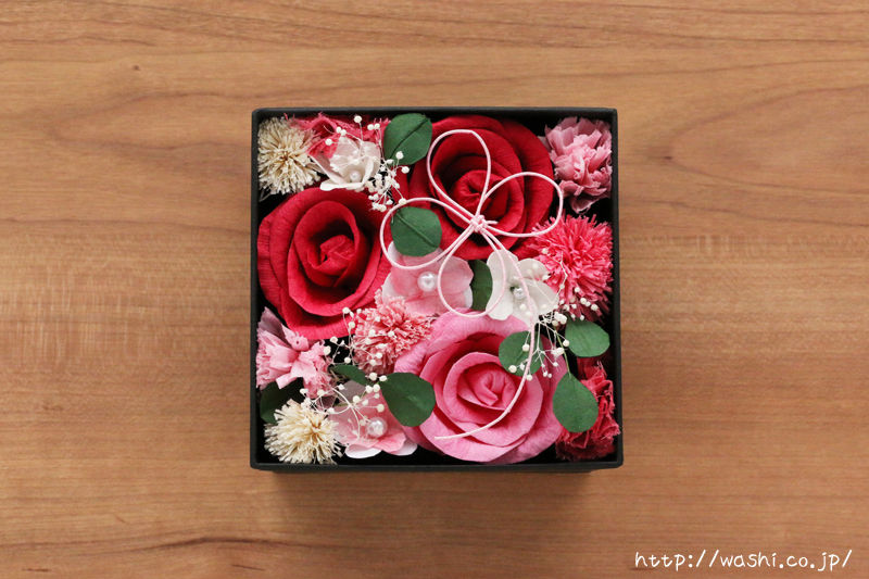 結婚1周年（紙婚式）プレゼントにオススメの和紙の花フラワーボックス（赤系）