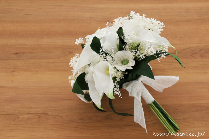 紙婚式・結婚記念日ギフト－白基調のカラー&ガーベラ和紙ブーケ (斜め下)