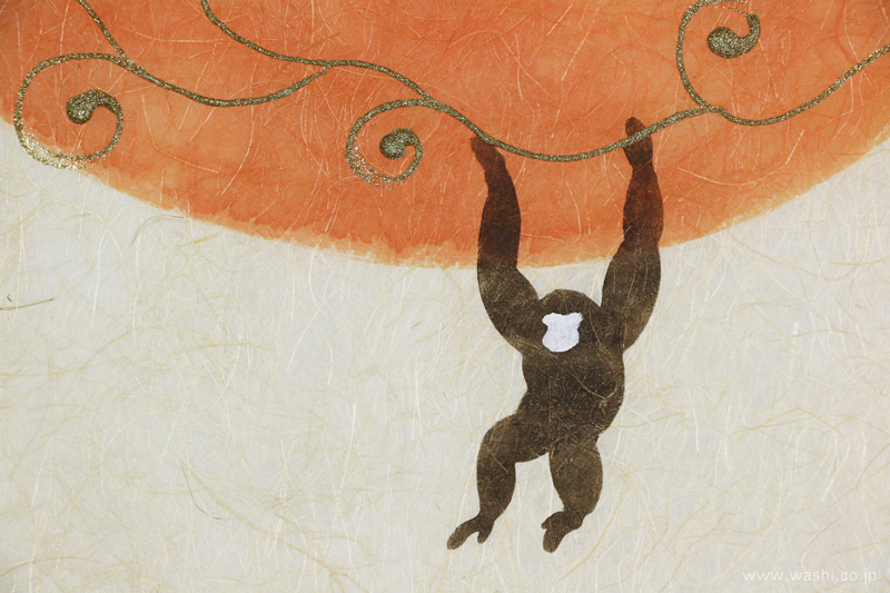 インテリアに遊び心を。ジャングルの猿たちを画いたデザイン和紙／橙カラーのデザインアップ