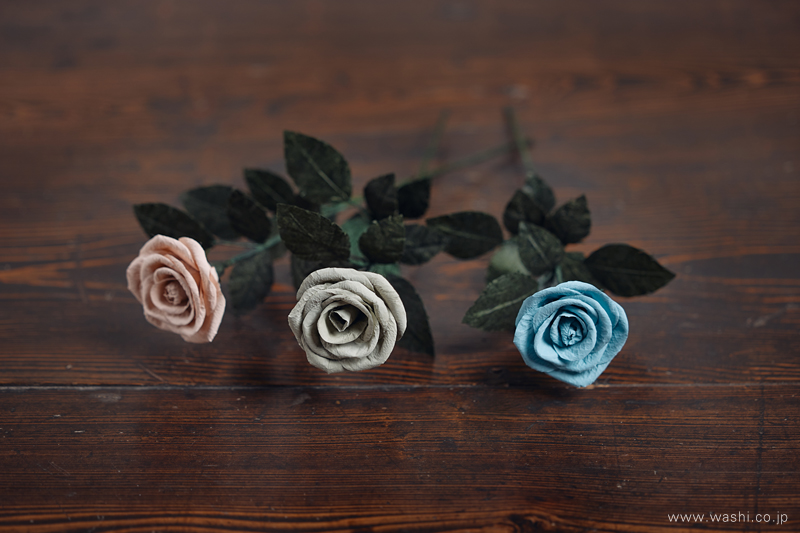 美しく咲き続ける珪藻土和紙の香り花。ニュアンスカラーの和紙製アンティーク・ローズ／くすみ系カラーの３色のローズ