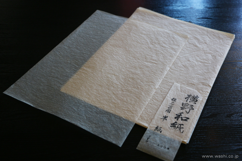 三椏を原料とした、手漉きの仮名書用半紙。