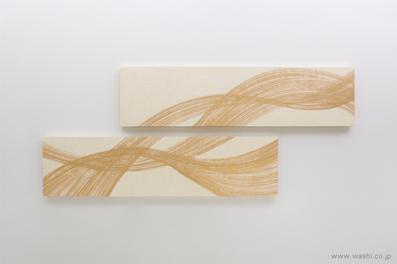 麻和紙に手画きの金彩と金ラインで流線を表現した2連の特注和紙アートパネル正面全体